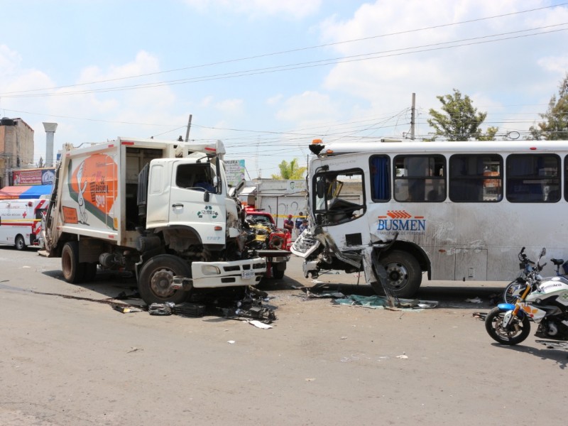 Choque frontal deja un muerto en Tlajomulco