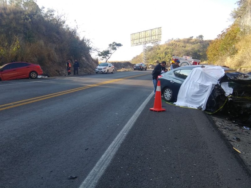 Choque frontal deja un muerto en Tonila.