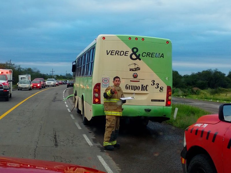 Choque frontal en Durango deja dos heridos y caos vial