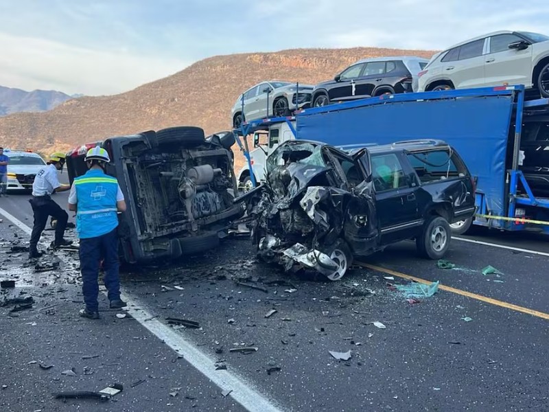Choque frontal en la Autopista Siglo XXI deja siete muertos ...