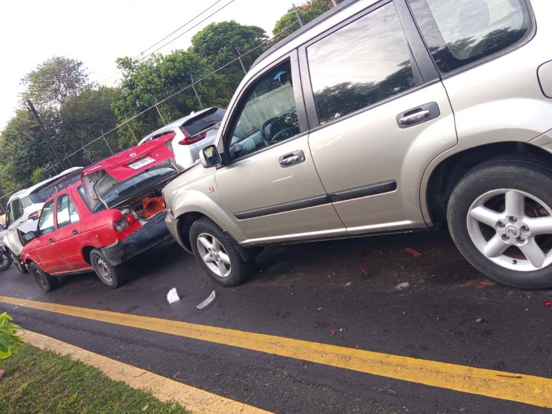 Choque múltiple afecta vialidad en la Xalapa-Veracruz