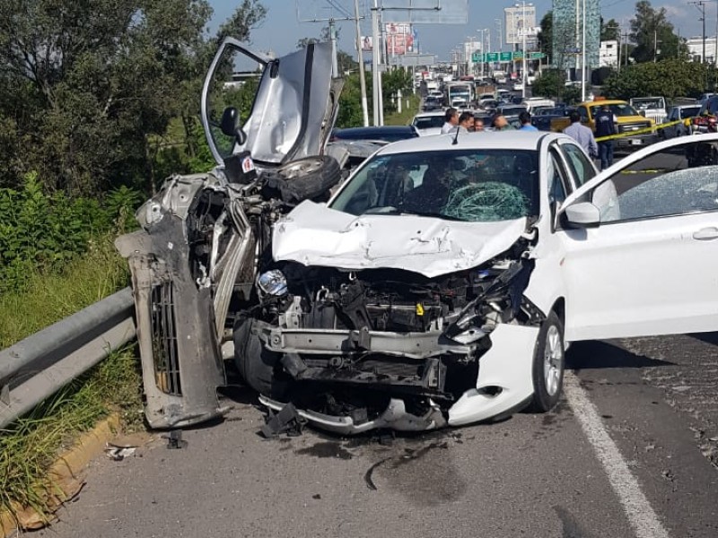 Choque múltiple deja mujer sin vida en Zapopan