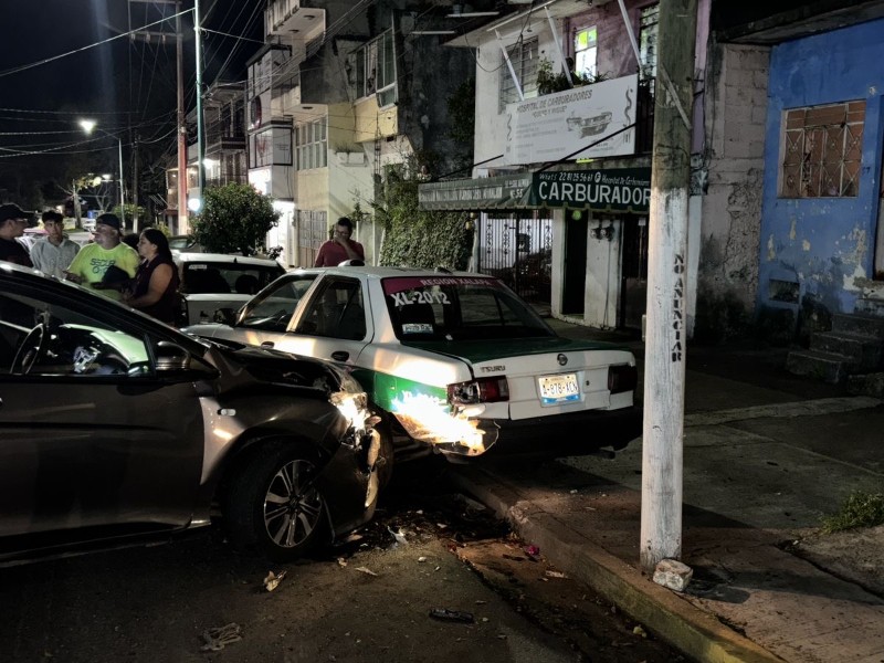 Choque múltiple en Aguacatal deja una mujer lesionada