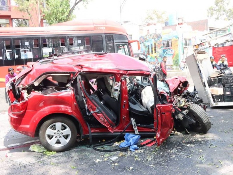 Choque múltiple en Insurgentes Norte deja varios lesionados