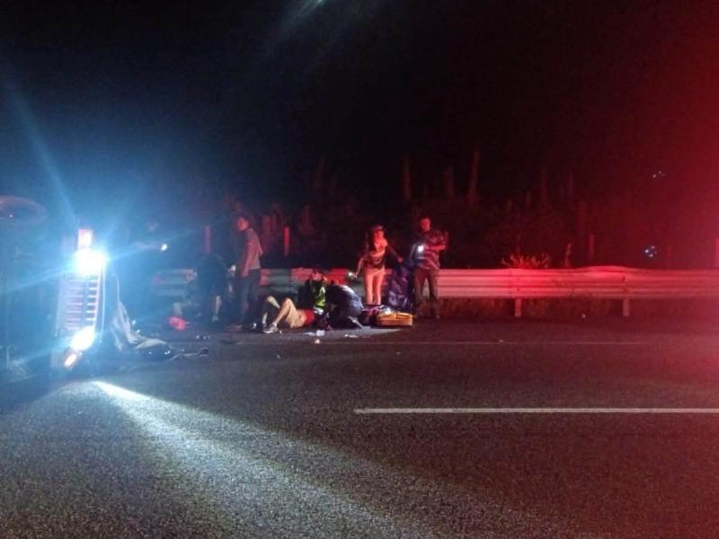 Choque múltiple deja dos lesionados en la carretera a Cabo San Lucas
