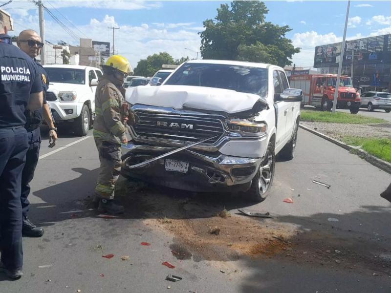 Choque por alcance de cuatro vehículos deja tres lesionados