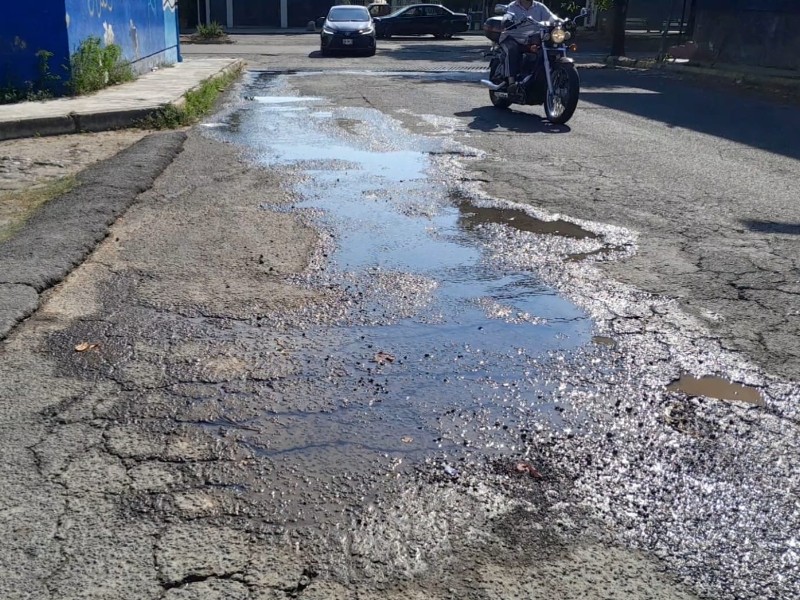 Ciapacov no repara fuga y se desperdician miles de litros de agua