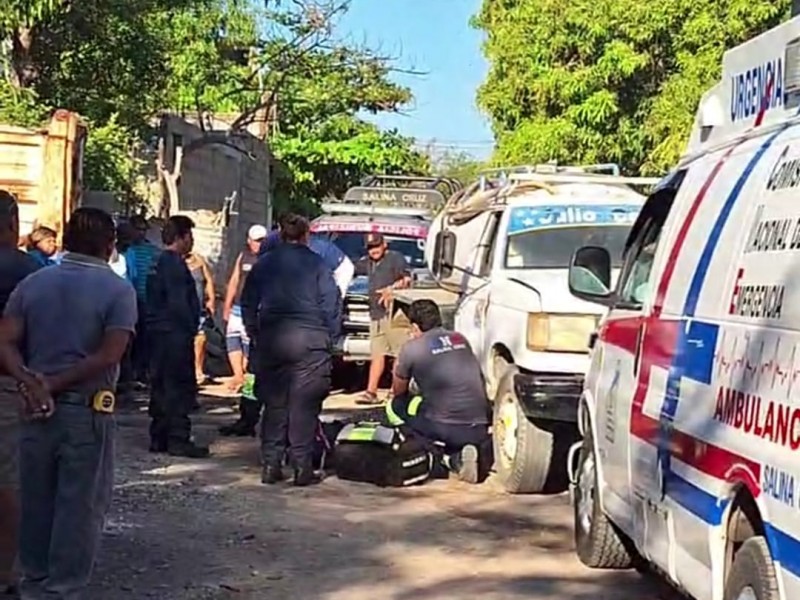 Ciclista es atropellado por pipa de agua en Salina Cruz