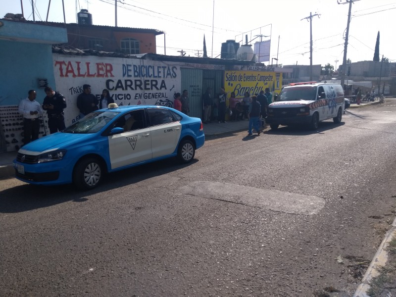 Ciclista fue impactado por taxi