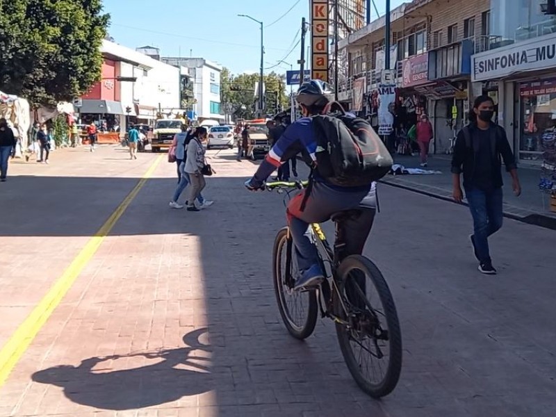 Ciclistas exigen instalar señalamiento prioritario en Av. Lázaro Cárdenas