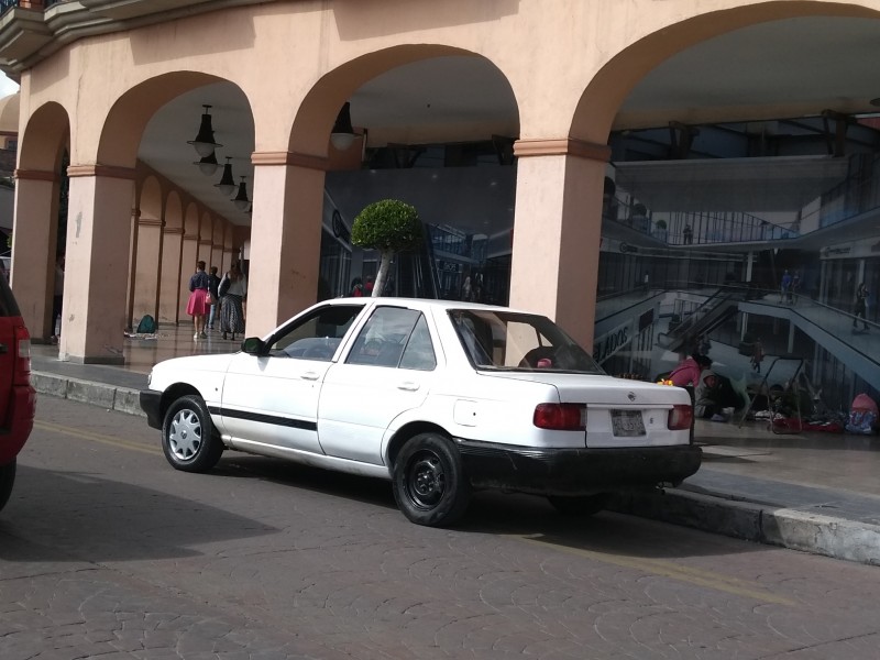 Ciclovía sigue siendo invadida por vehículos en Toluca