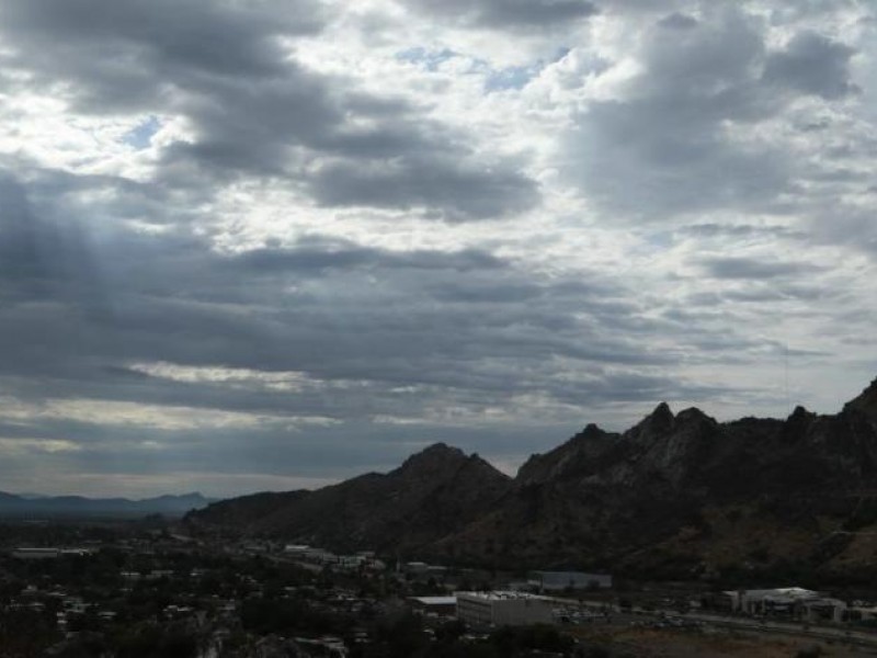 Cielo parcialmente nublado con probables lluvias vespertinas en Sonora