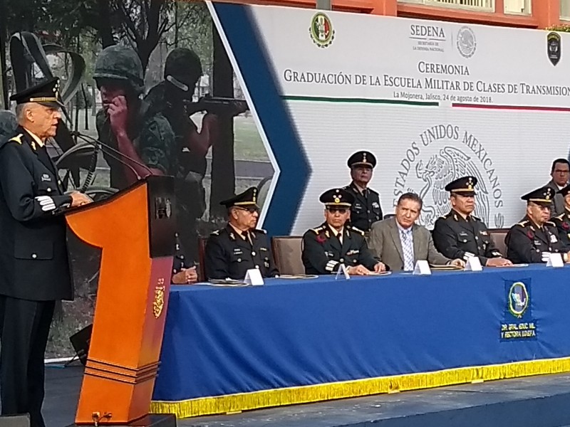 Cienfuegos encabeza graduación en Colegio del Aire