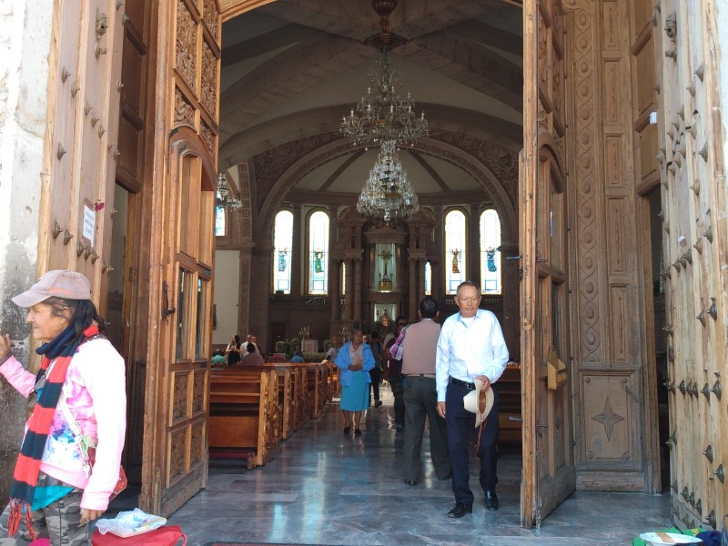 Cientos acuden al templo para iniciar cuaresma