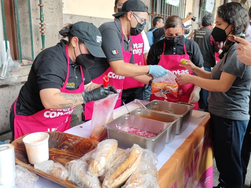 Cientos celebran el día de la torta ahogada en Guadalajara