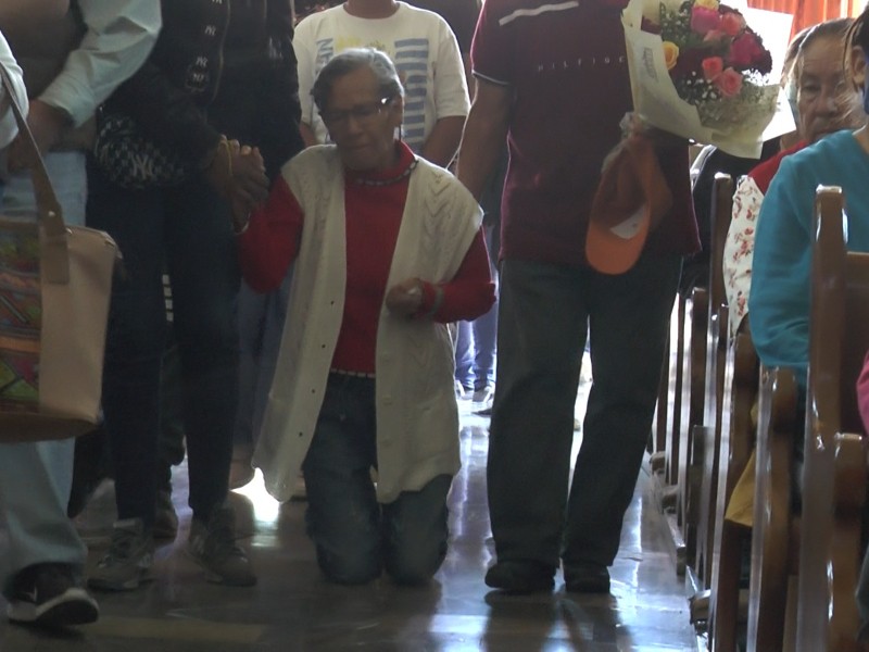 Cientos de fieles creyentes visitan el Santuario de Guadalupe