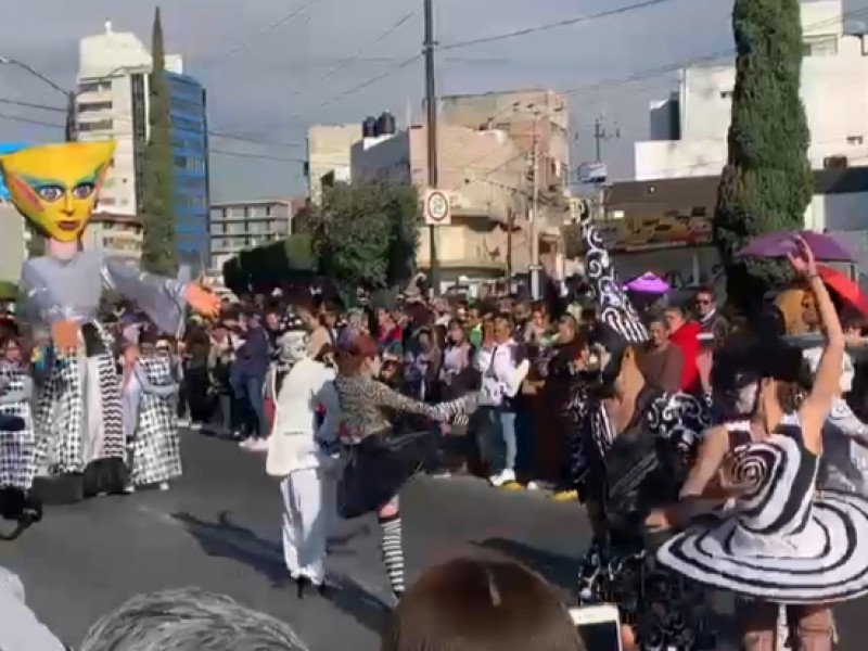 Cientos de leoneses disfrutaron del desfile de León.
