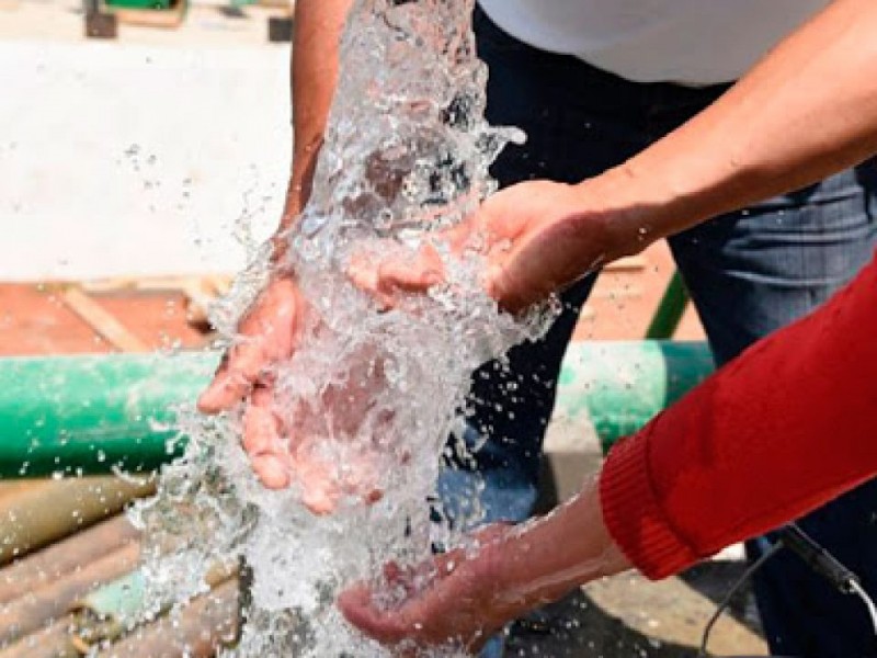 Cientos de litros de agua se desperdician por uso inadecuado