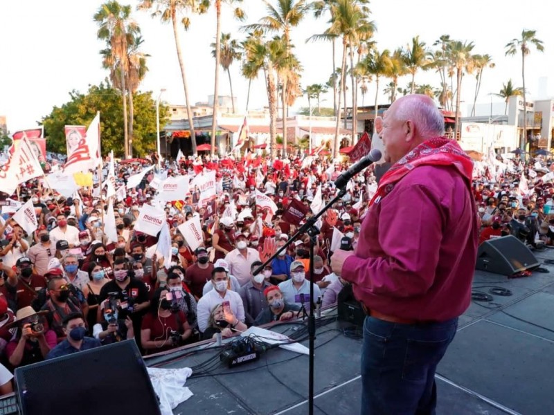 Cierra campaña Victor Castro, llama a la unidad