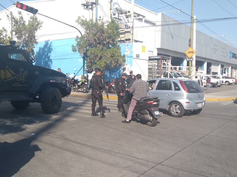 Cierra Fiscalía calle 14; no dejan pasar automovilistas