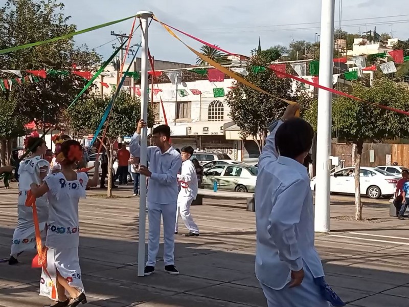 Cierran actividades del mes patrio