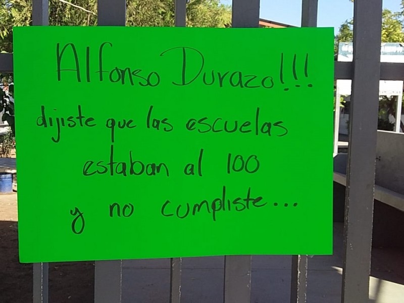 Cierran calles al norte, padres piden maestros en ETI71