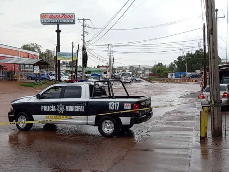 Cierran calles conflictivas por creciente de arroyos