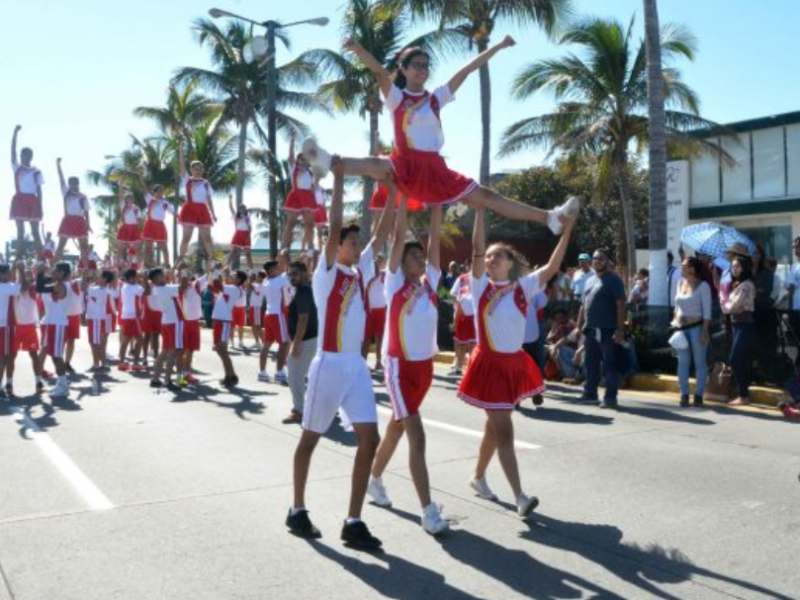 Cierran calles en Veracruz por desfile