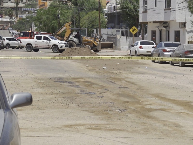 Cierran calles y evacuan escuela por derrame de sustancia