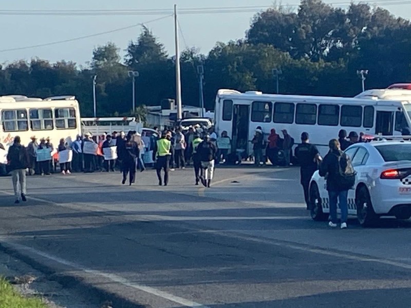 Cierran carretera estatal en Atzalan y bloquean ruta a Xalapa