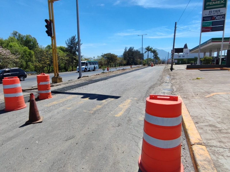 Cierran carril de la avenida Colosio