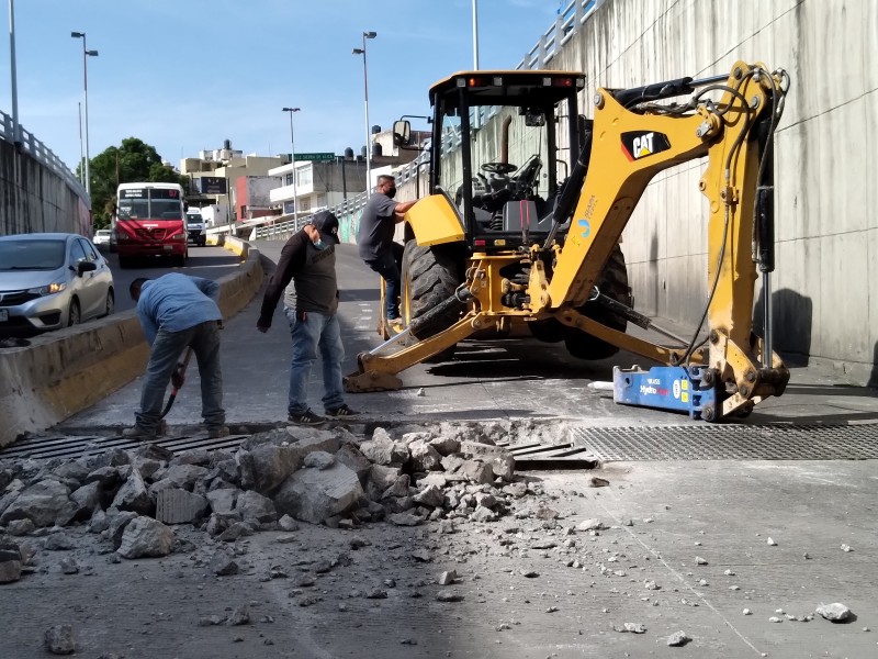 Cierran carril del nodo Vial por reparación de rejilla