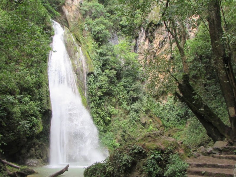 Cierran cascada de Chuveje por incremento de contagios de COVID-19