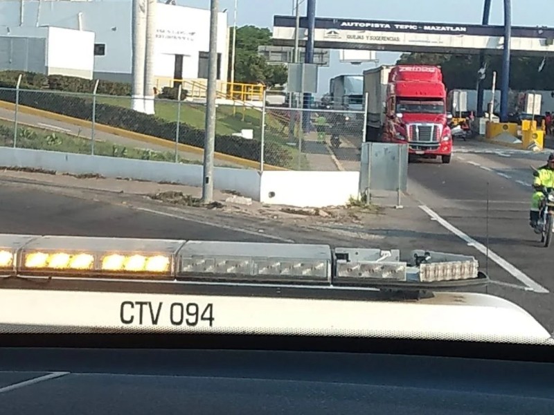 Cierran casetas de cobro en Sinaloa por enfrentamientos y despojos