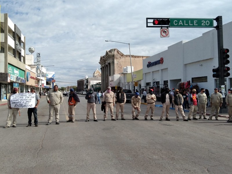 Cierran centro de la ciudad trabajadores de la CEA