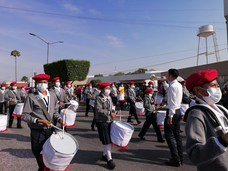 Cierran contingentes con aproximadamente 4mil participantes para desfile en Tehuacán