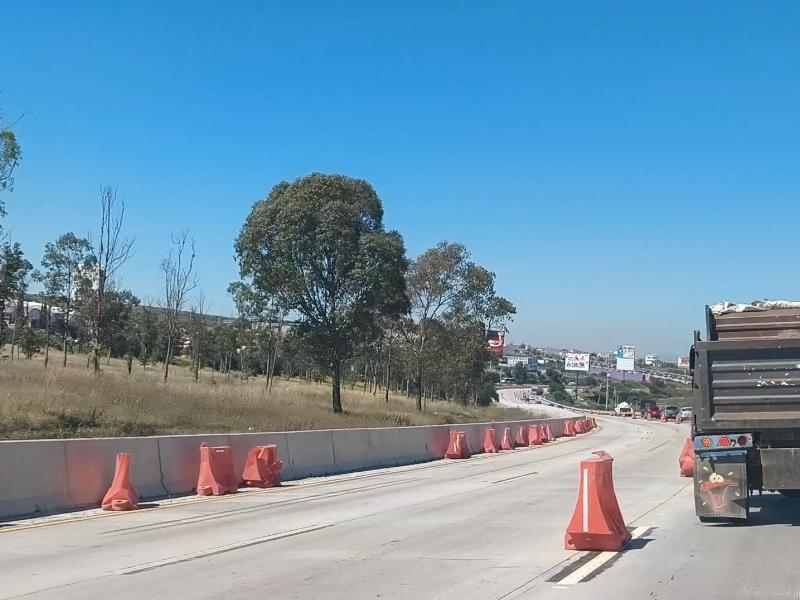 Cierran de nuevo la autopista México - Querétaro: La obra está incompleta