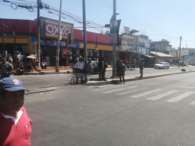 Cierran habitantes de San Pablo Xochimehuacan, carretera Puebla-Tlaxcala