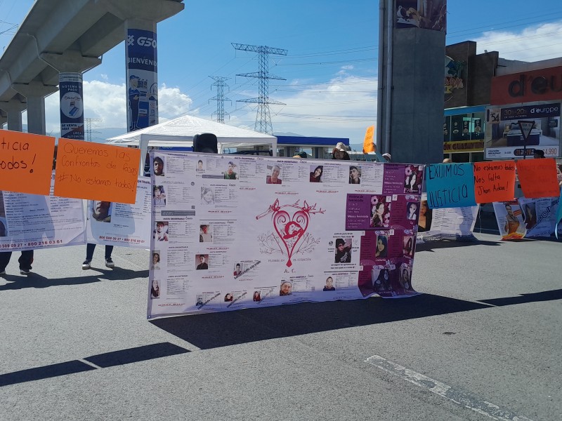 Cierran la México-Toluca Familiares de desaparecidos