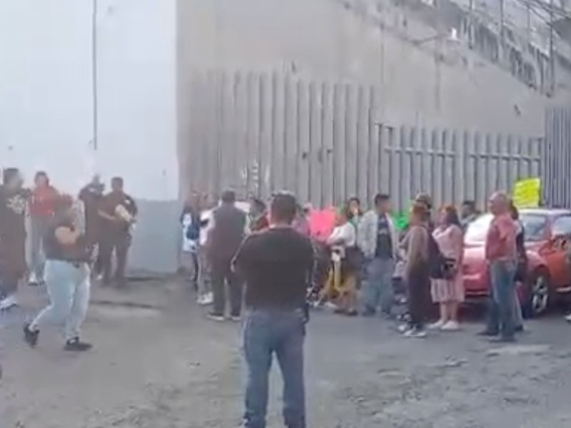 Cierran la Vía Gustavo Baz Prada en Tlalnepantla