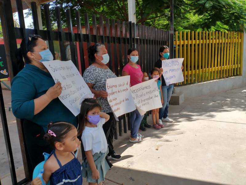 Cierran las puertas de dos escuelas más por malas condiciones