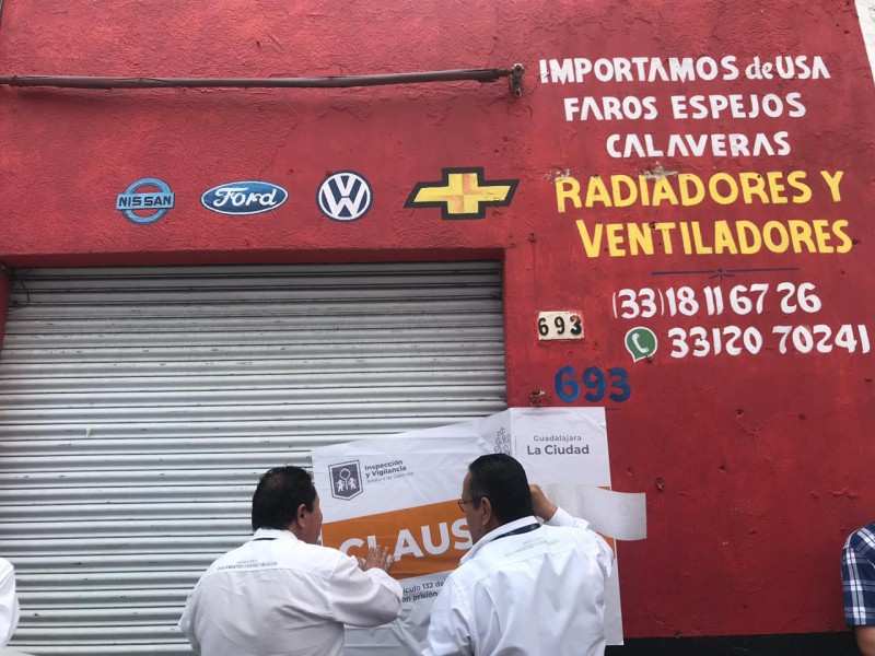 Clausuran negocios irregulares en la 05 de Febrero