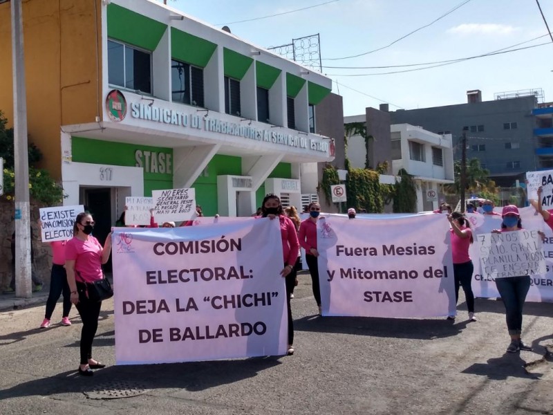 Cierran oficinas del STASE, piden la renuncia de Gabriel Ballardo