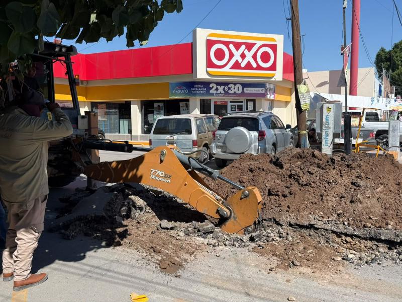 Cierran parcialmente tramo de calle Allende por reparación de drenaje en Lerdo