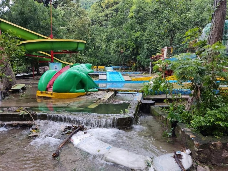 Cierran parque acuático El Salto por daños de lluvias