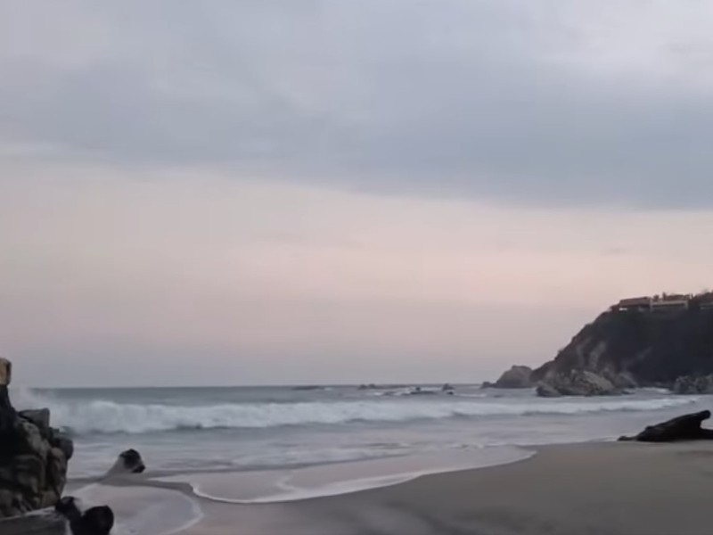 Cierran playas de Huatulco por Mar de Fondo, alerta preventiva