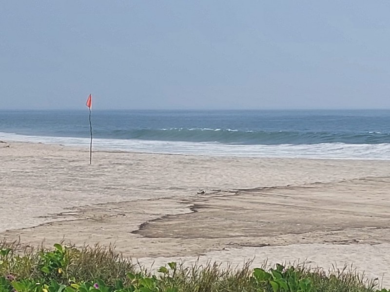 Cierran playas de Salina Cruz por contaminación de hidrocarburo