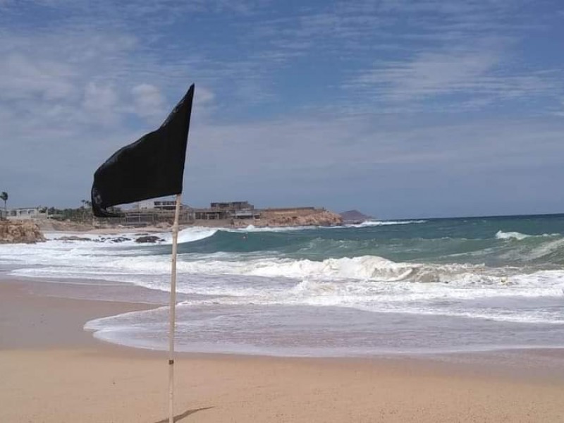 Cierran playas del municipio por alto oleaje