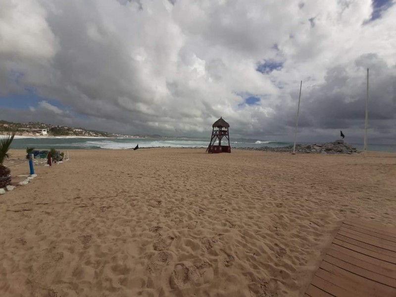 Cierran playas y puertos por oleaje elevado