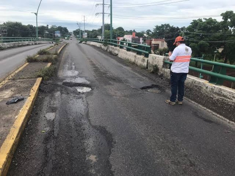 Cierran puente en Tapachula, podría colapsar